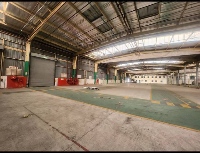 11,924M² WAREHOUSE TO LET IN HALFWAY GARDENS